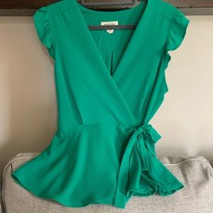 Monteau size L ruffle cap sleeve tie wasted top.
